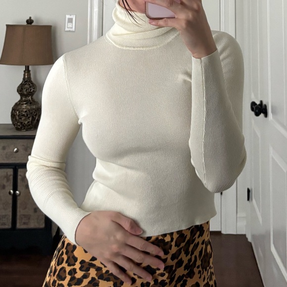 Ribbed Cream Turtleneck Sweater - Picture 2 of 8